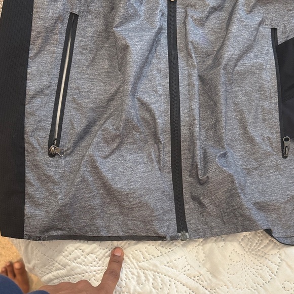 LULULEMON Men's Black and Gray windbreaker/rain light Jacket size medium - Picture 6 of 10